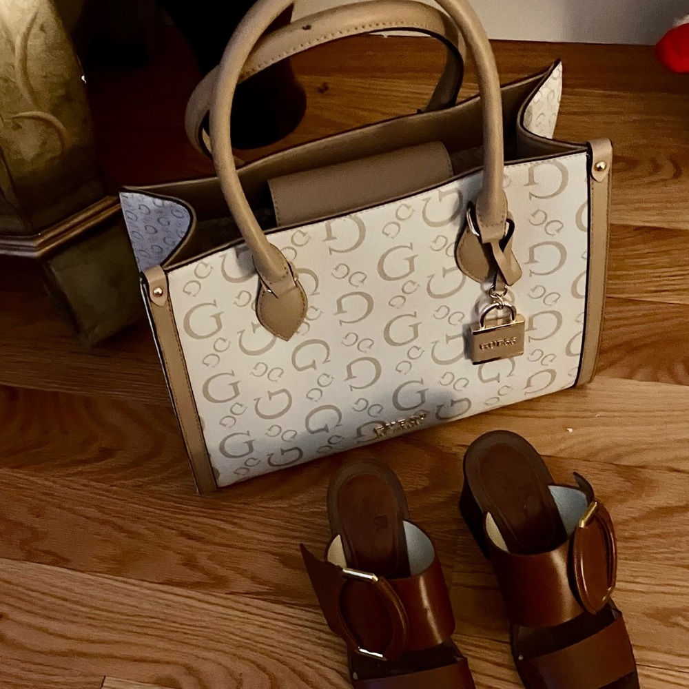 Gently worn1 fall season- Banana Republic leather shoe+new Guess handbag.